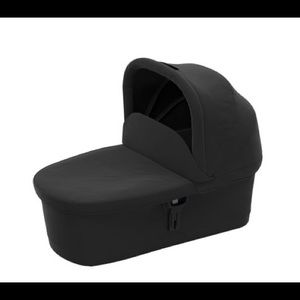 LIKE NEW Thule Urban Glide Bassinet
